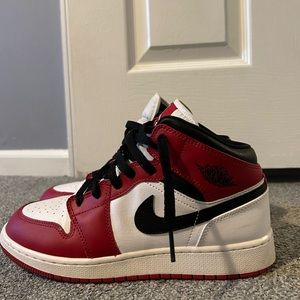 JORDAN 1 “CHICAGO” !!! Size 7Y fits 8.5/9 in womens!! great condition!!!